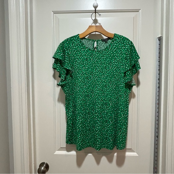 Adrianna Papell Tops - Adrianna Papell women’s size L, Emerald green Ruffle Sleeve Blouse like new